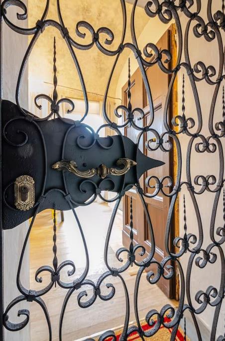 Casa Aldrovandi: Elegante E In Centro Storico ボローニャ エクステリア 写真